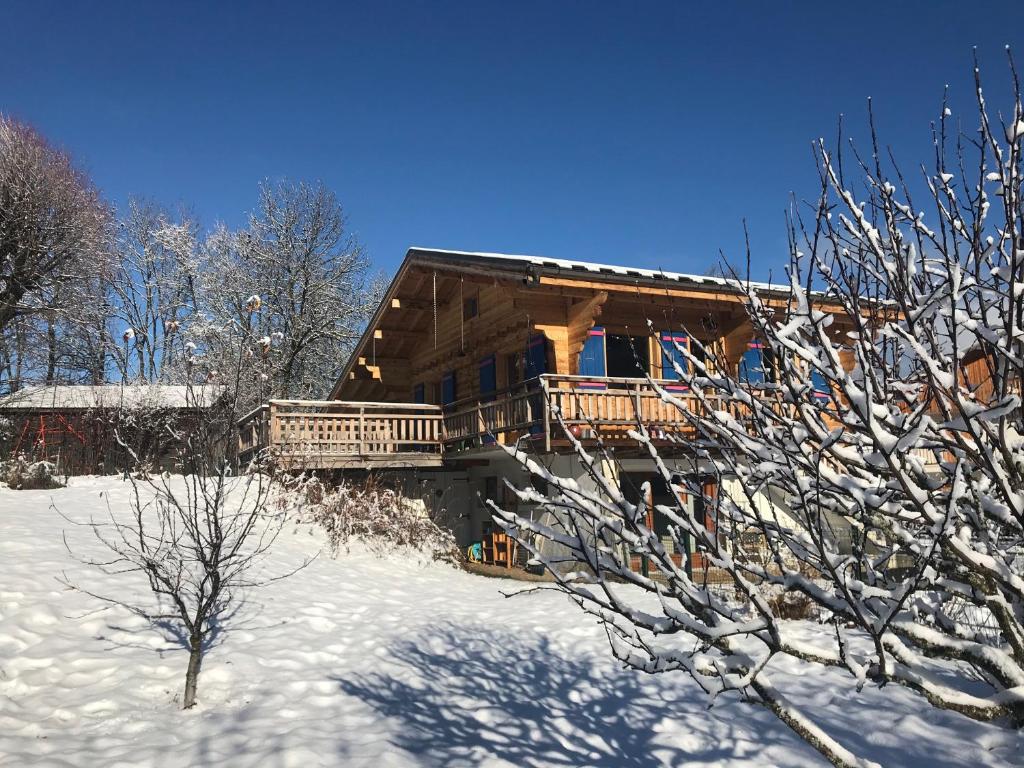 Chalet Cyclamens- 65m2 plein centre des Carroz - WIFI & parking! photo 1