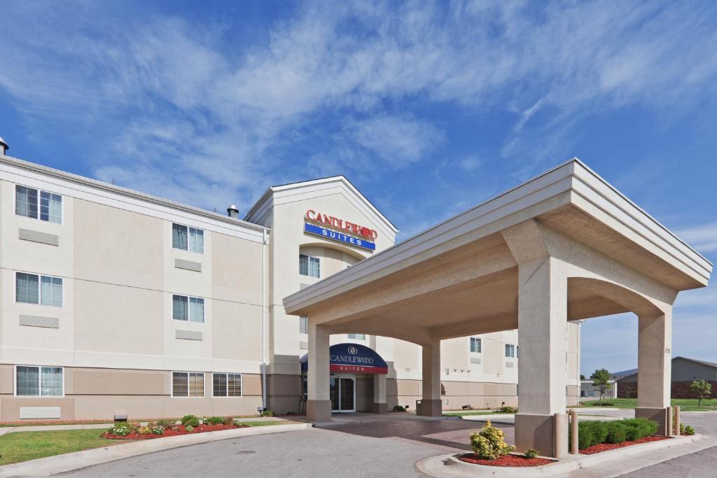 Candlewood Suites Oklahoma City-Moore, an IHG Hotel photo 3
