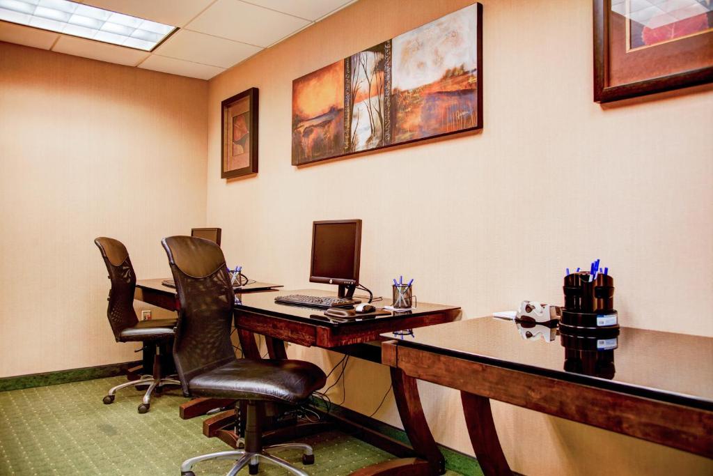 Holiday Inn Express Tyler South, an IHG Hotel photo 3