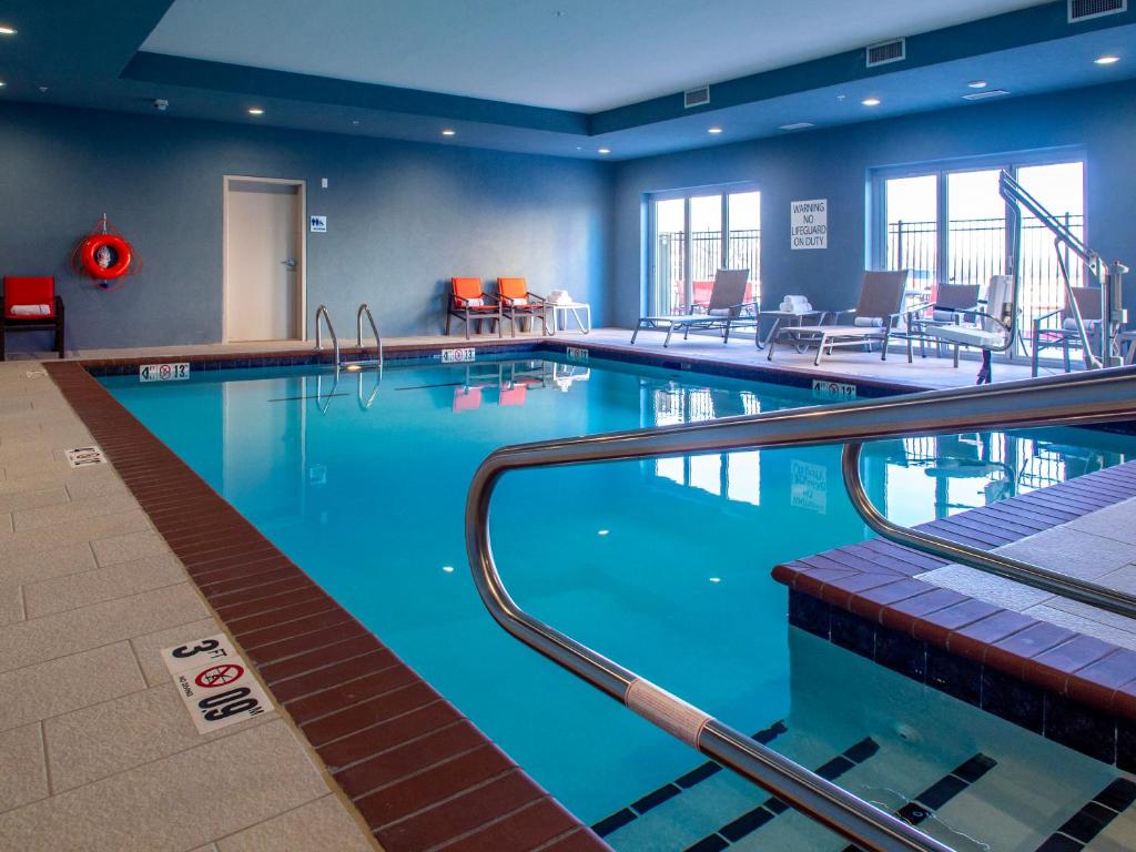 Holiday Inn Express & Suites - Oklahoma City Airport, an IHG Hotel photo 4