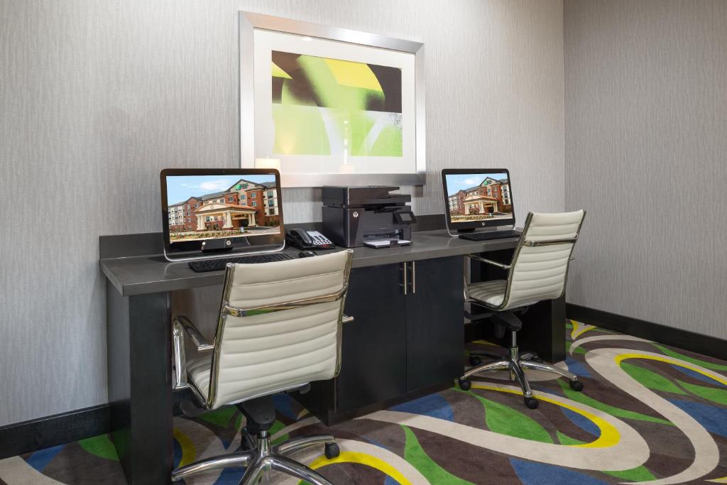 Holiday Inn Express & Suites Norman, an IHG Hotel image