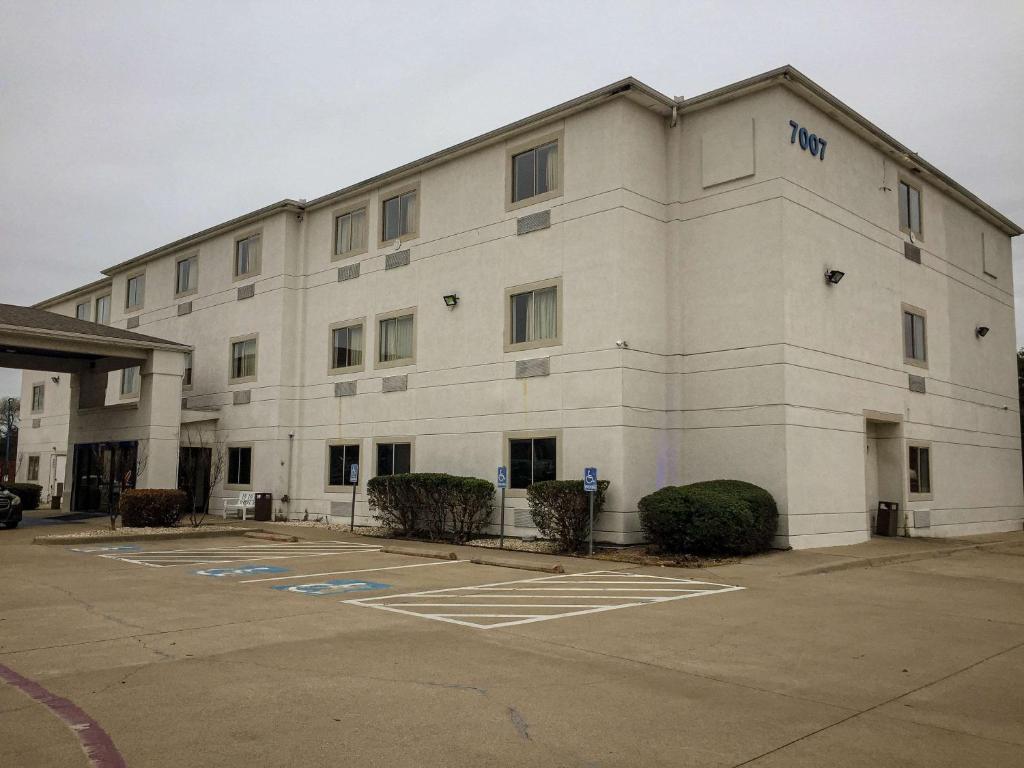 Motel 6 Woodway, TX image