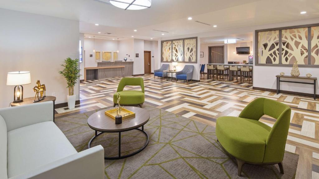 Best Western Green Oaks Inn image