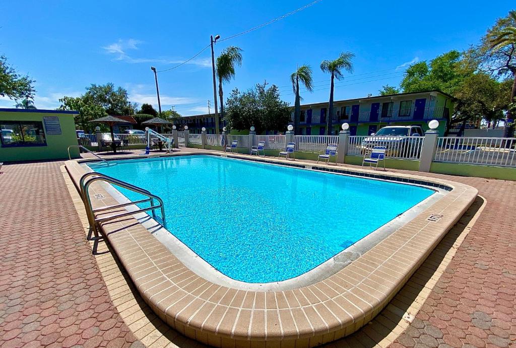 Gulf Way Inn image