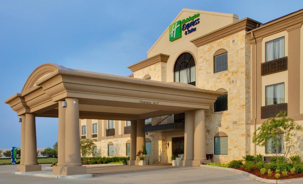 Holiday Inn Express & Suites Energy Corridor West Oaks, an IHG Hotel image