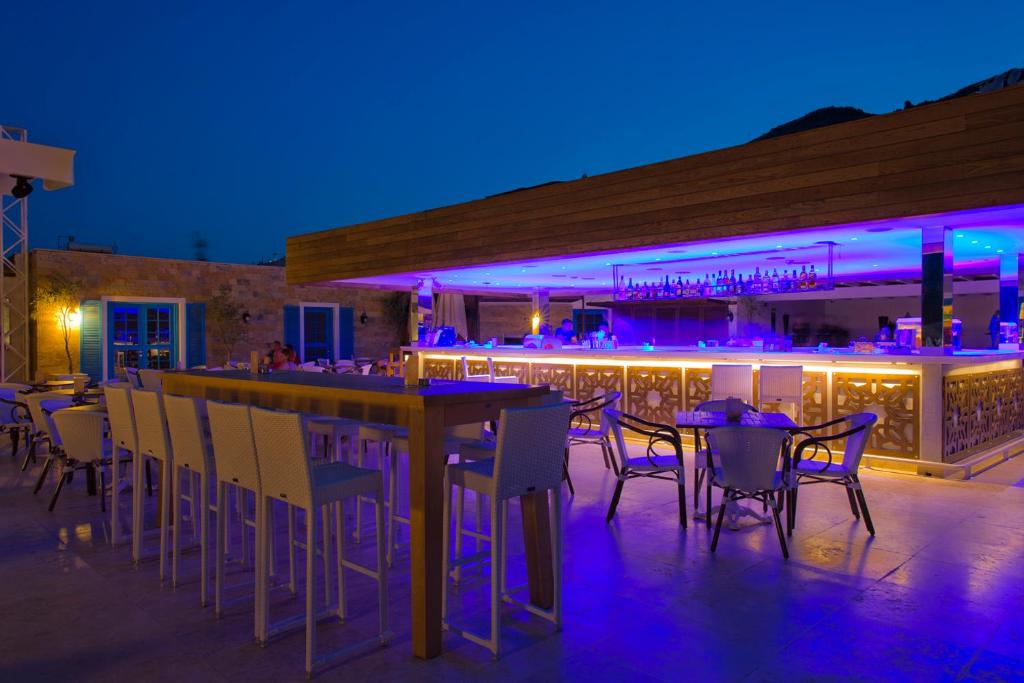 Bellazure Hotel photo 2
