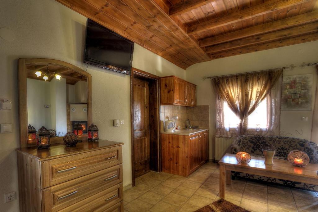Toula Rooms photo 3