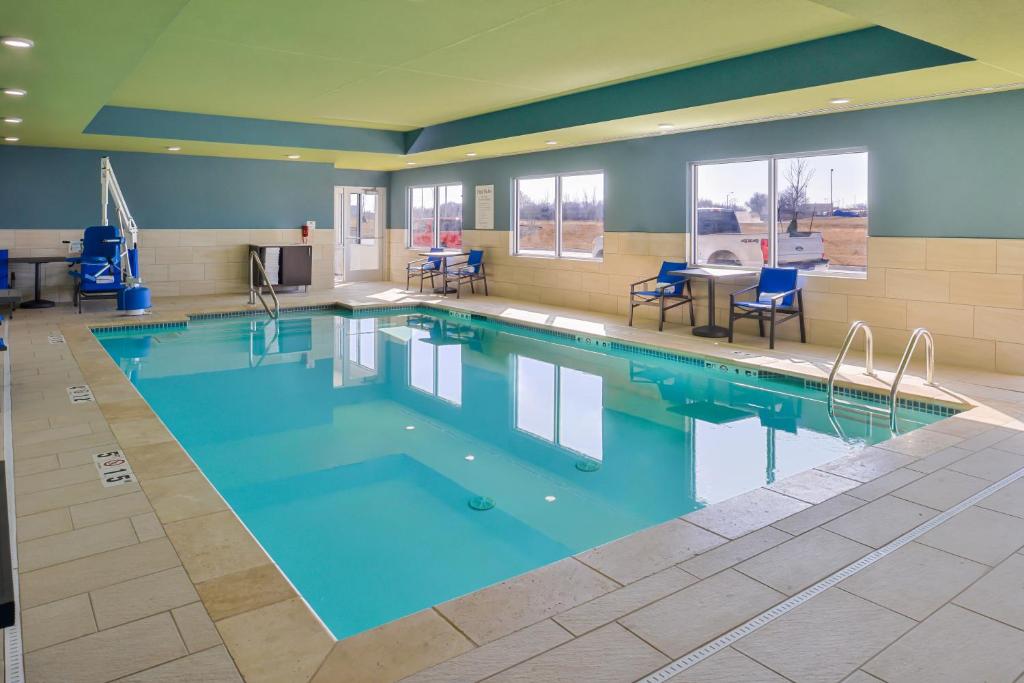 Holiday Inn Express & Suites - Kansas City - Lee's Summit, an IHG Hotel photo 1