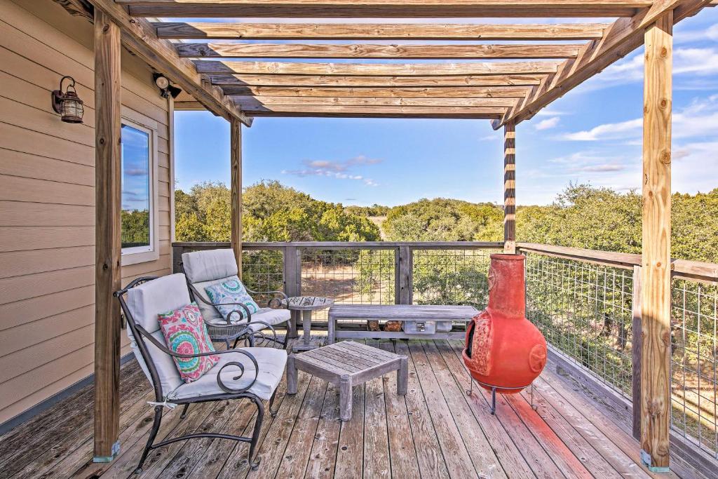 Peaceful Hill Country Hideaway with Pond Views photo 2