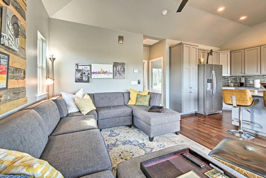 Peaceful Hill Country Hideaway with Pond Views photo 4