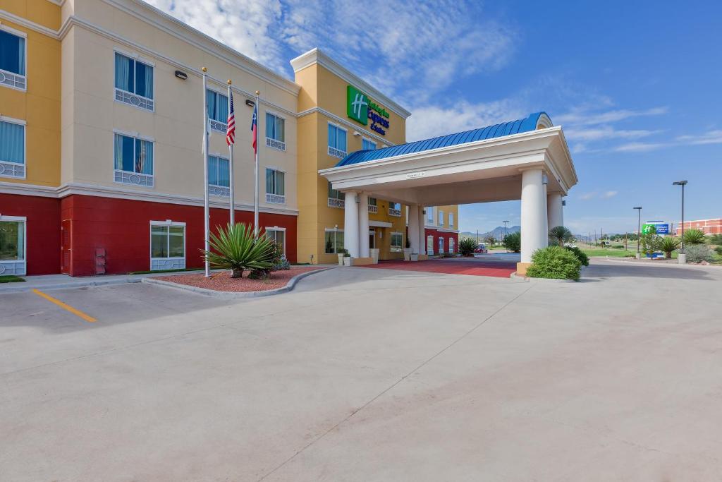 Holiday Inn Express & Suites Alpine Southeast, an IHG Hotel image