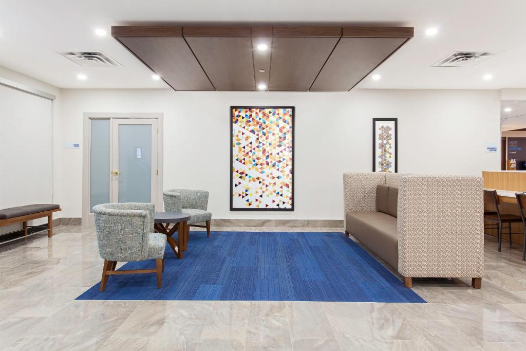 Holiday Inn Express & Suites Mississauga-Toronto Southwest, an IHG Hotel photo 1