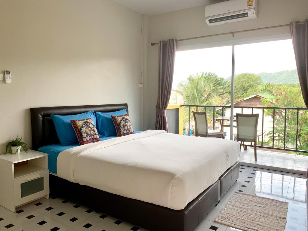 Lom La Lanta Hotel Room Type - King Room with Balcony