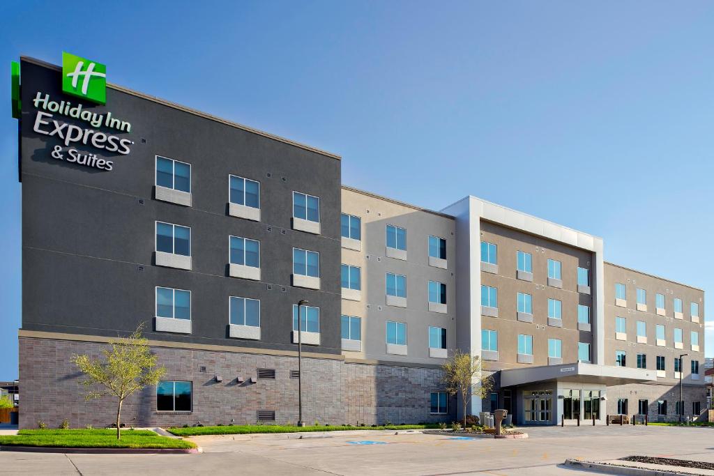 Holiday Inn Express & Suites Lubbock Central - Univ Area, an IHG Hotel image