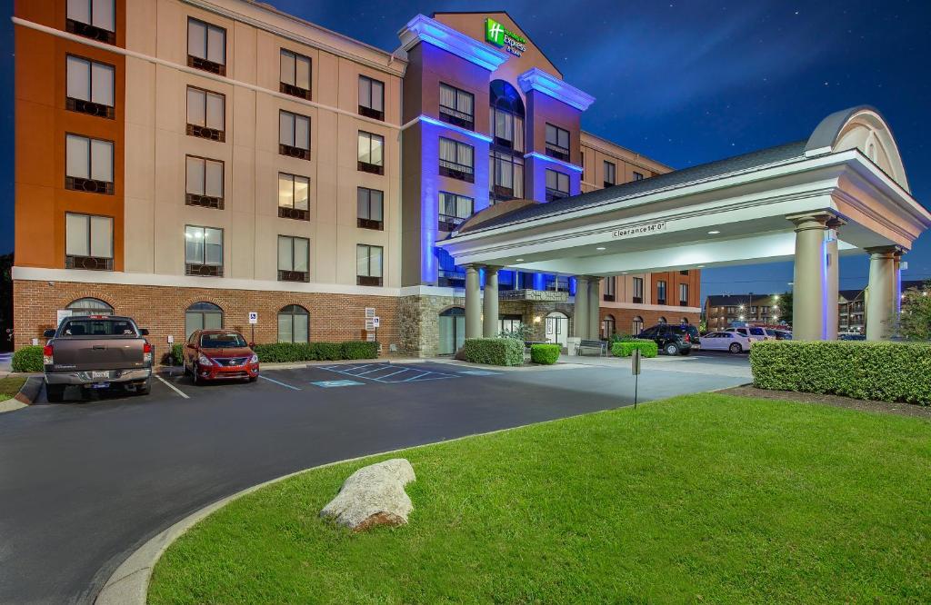 Holiday Inn Express & Suites Lebanon-Nashville Area image