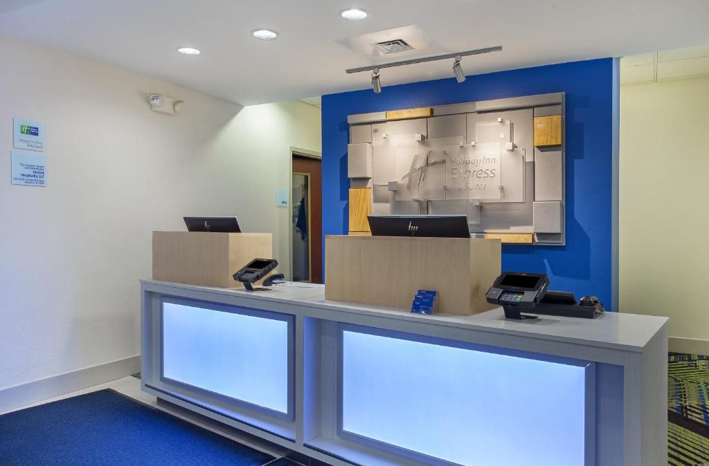 Holiday Inn Express & Suites Lebanon-Nashville Area, an IHG Hotel photo 1