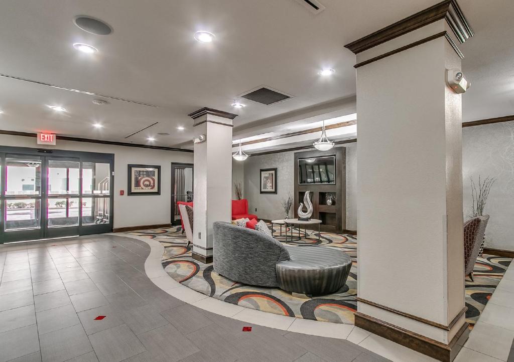 Holiday Inn Express and Suites Lubbock South, an IHG Hotel photo 2