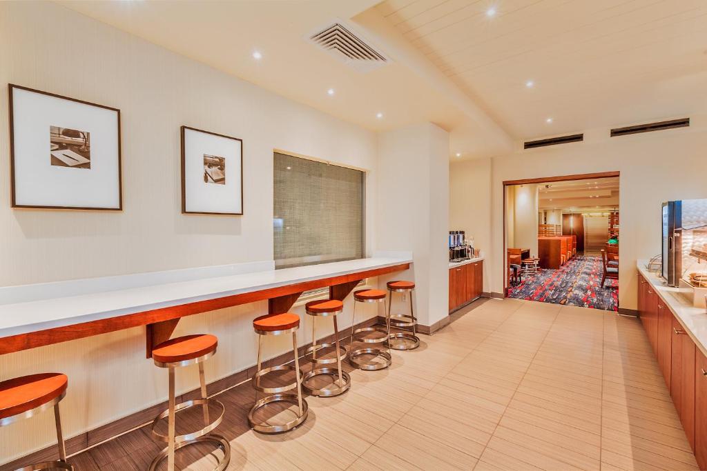 Holiday Inn Express Hotel & Suites Fisherman's Wharf, an IHG Hotel photo 4