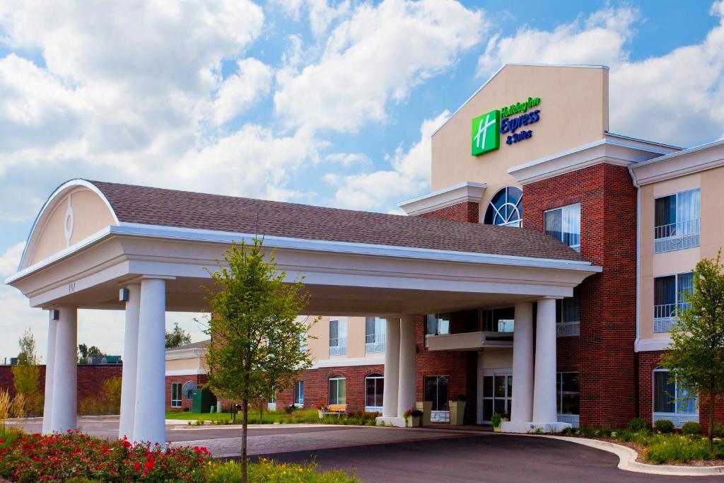 Holiday Inn Express Hotel & Suites, a Lake Zurich-Barrington, an IHG Hotel image