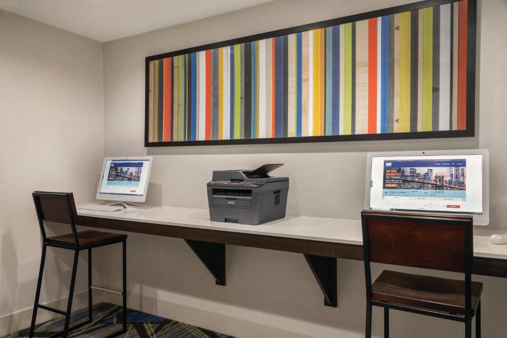 Holiday Inn Express Hotel & Suites Lawton-Fort Sill, an IHG Hotel photo 4
