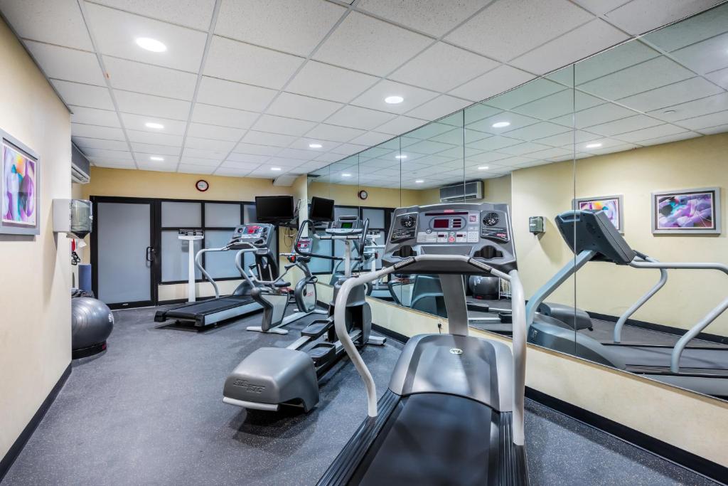 Holiday Inn Express Hotel & Suites-North East, an IHG Hotel photo 2