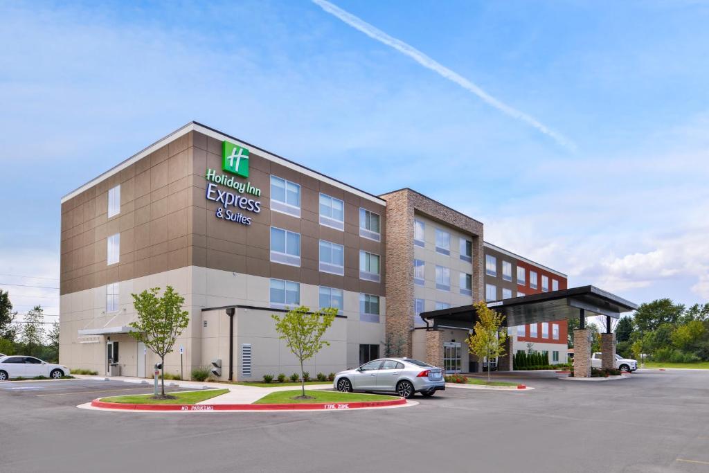 Holiday Inn Express & Suites Siloam Springs, an IHG Hotel image