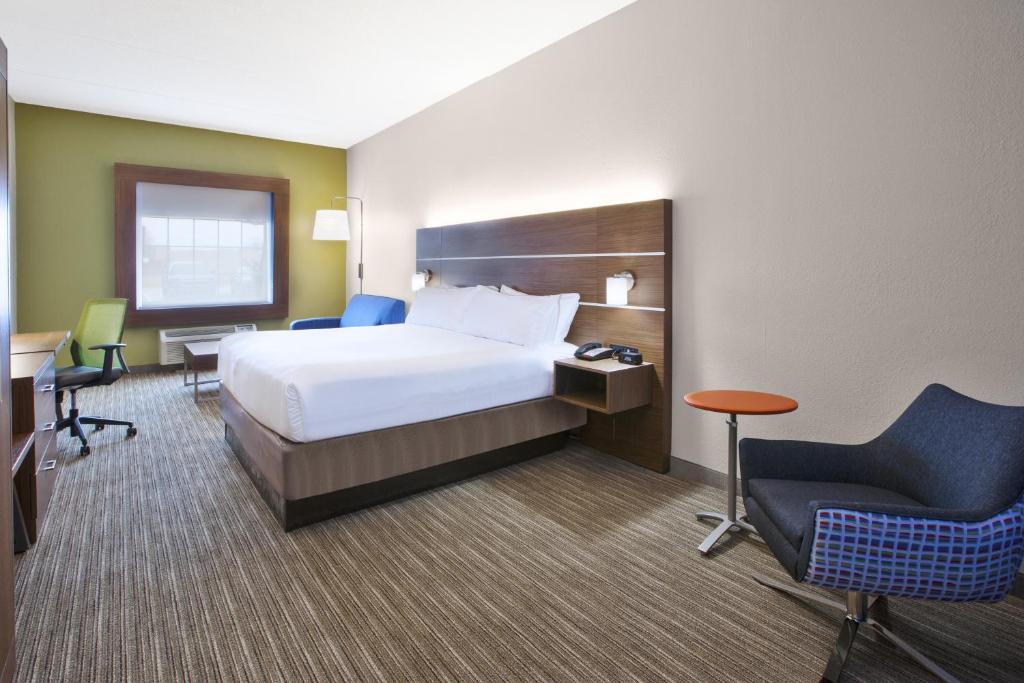 Holiday Inn Express Hotel & Suites Manchester Conference Center, an IHG Hotel photo 3