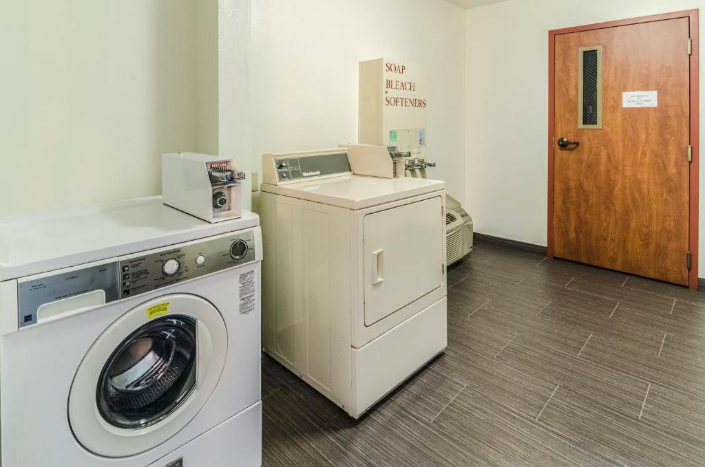 Holiday Inn Express Hotel & Suites Vinita, an IHG Hotel photo 4