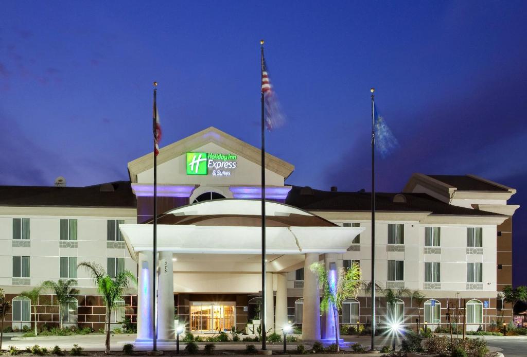 Holiday Inn Express & Suites Dinuba West, an IHG Hotel image