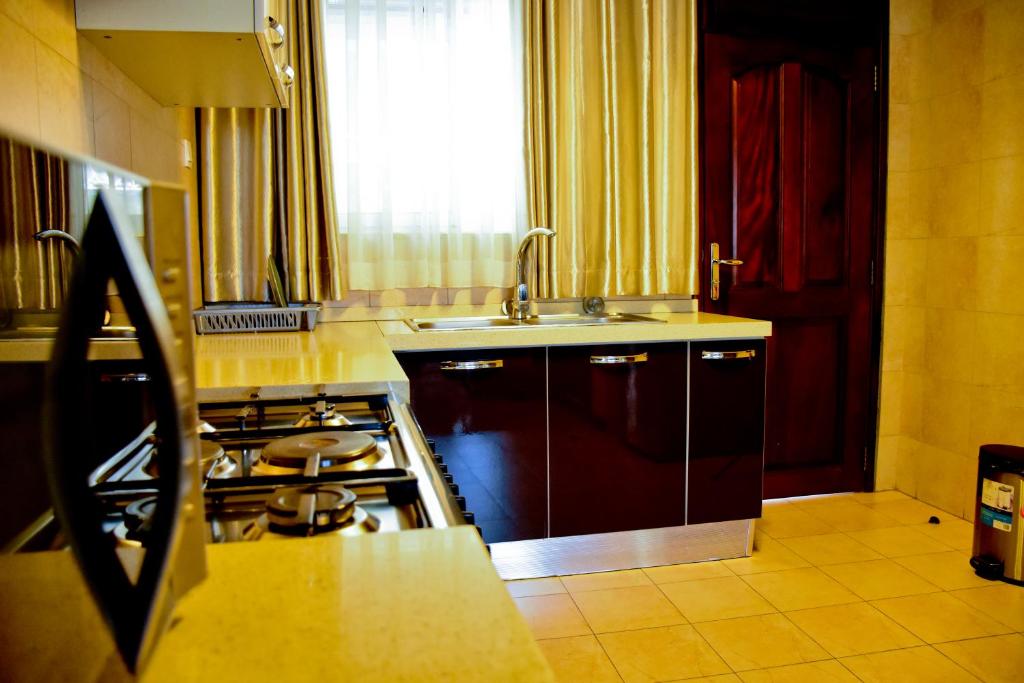 Lake View Apartments photo 2