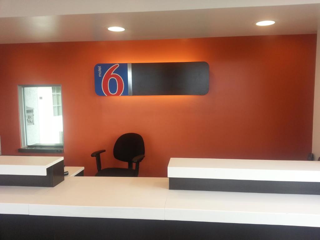 Motel 6 Bell Gardens image