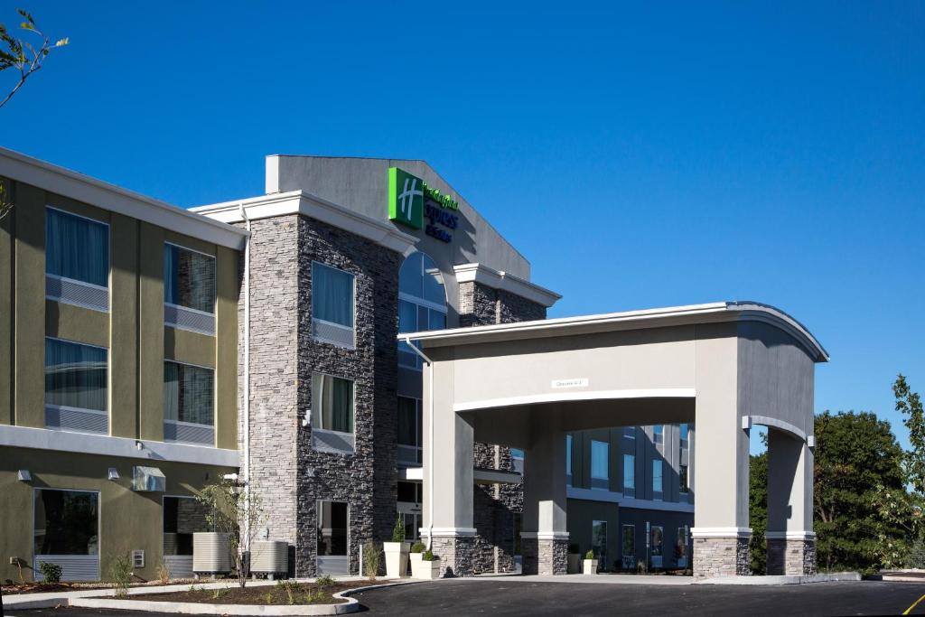 Holiday Inn Express Hotel & Suites, Carlisle-Harrisburg Area, an IHG Hotel image