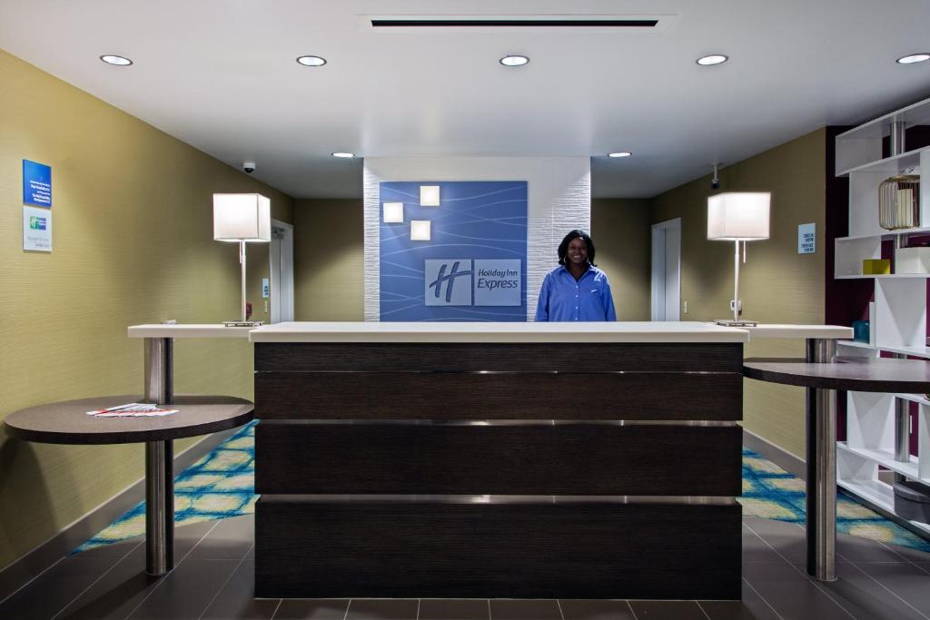 Holiday Inn Express & Suites Carlisle, an IHG Hotel photo 4