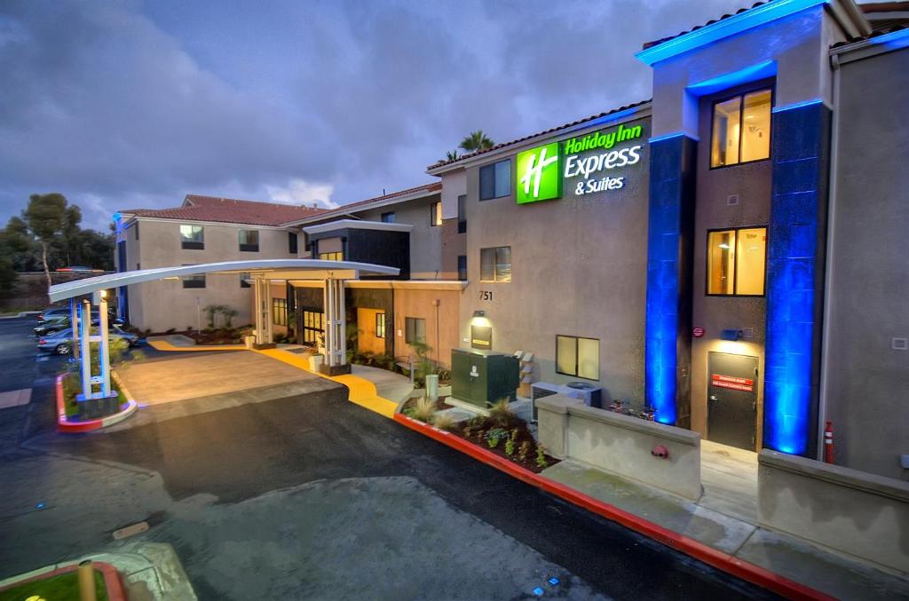 Holiday Inn Express Hotel & Suites Carlsbad Beach, an IHG Hotel image