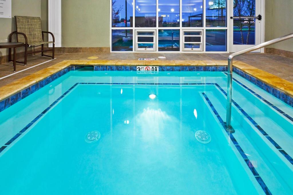 Holiday Inn Express Hotel Ooltewah Springs-Chattanooga, an IHG Hotel image