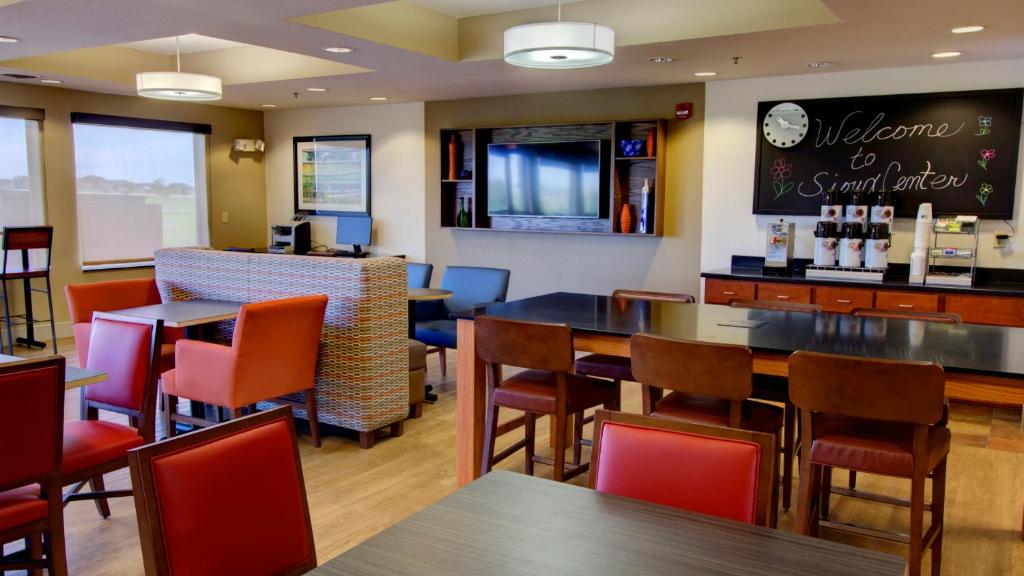 Holiday Inn Express & Suites Sioux Center, an IHG Hotel photo 4