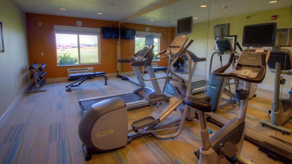 Holiday Inn Express & Suites Sioux Center, an IHG Hotel photo 1