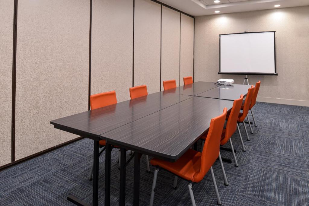 Holiday Inn Express & Suites Pueblo, an IHG Hotel photo 2