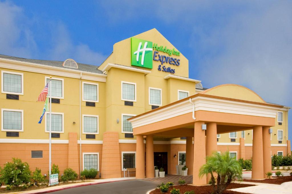 Holiday Inn Express Jourdanton - Pleasanton, an IHG Hotel image