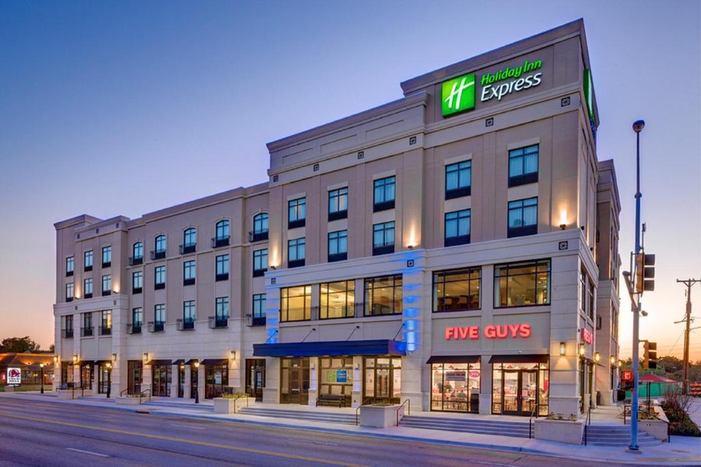 Holiday Inn Express & Suites Kansas City KU Medical Center, an IHG Hotel image