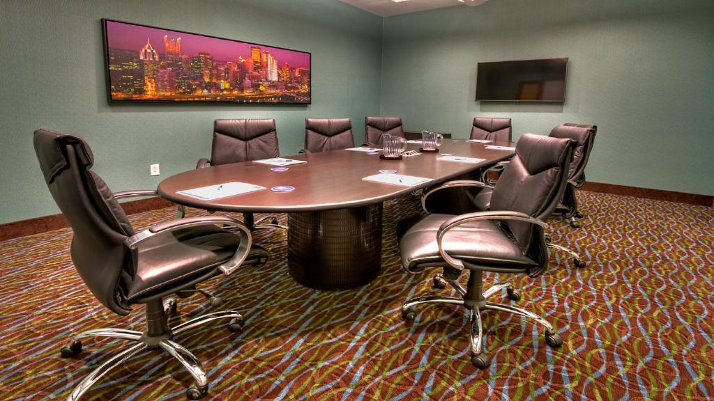 Holiday Inn Express & Suites Pittsburgh SW - Southpointe, an IHG Hotel image