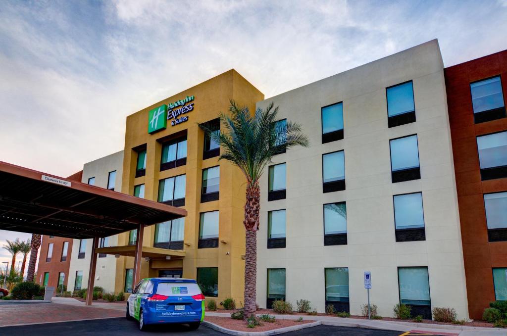 Holiday Inn Express Hotel & Suites Phoenix North Scottsdale, an IHG Hotel image
