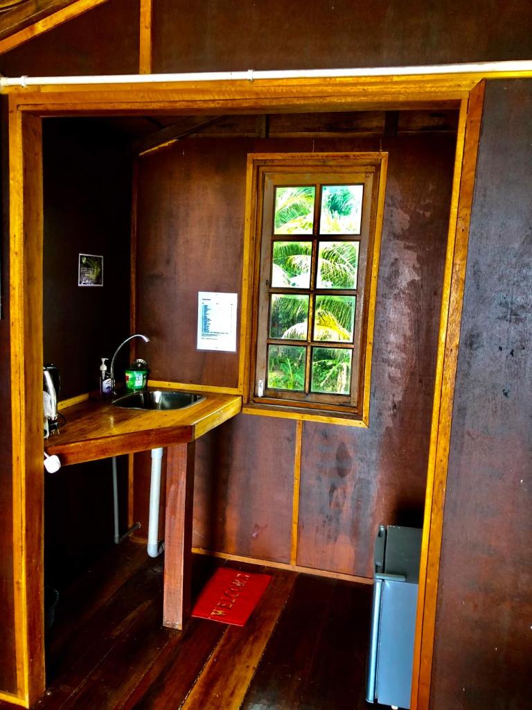 Beachfront Hut Upstairs Astra - Beach Shack Chalet photo 4