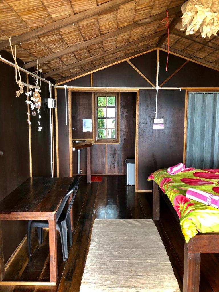 Beachfront Hut Upstairs Astra - Beach Shack Chalet photo 2