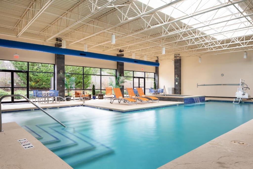 Holiday Inn Hotel & Suites Charleston West, an IHG Hotel image