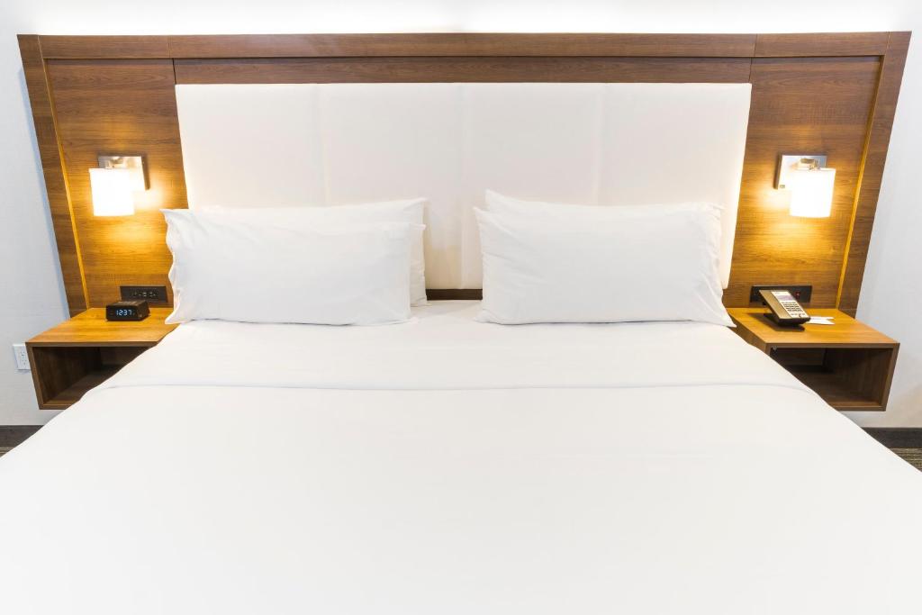 Двухместный (Стандартный номер), Holiday Inn Express Hollywood Walk of Fame, an IHG Hotel