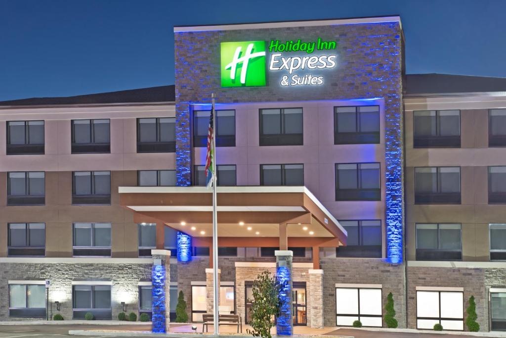 Holiday Inn Express & Suites Uniontown, an IHG Hotel image