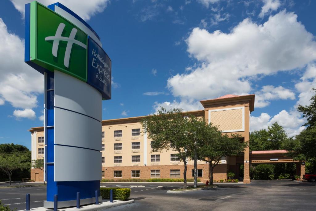Holiday Inn Express Suites Plant City, an IHG Hotel image