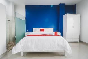 RedDoorz Plus near Living Plaza Jababeka photo 2