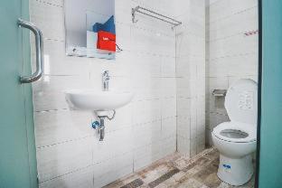 RedDoorz Plus near Living Plaza Jababeka photo 4